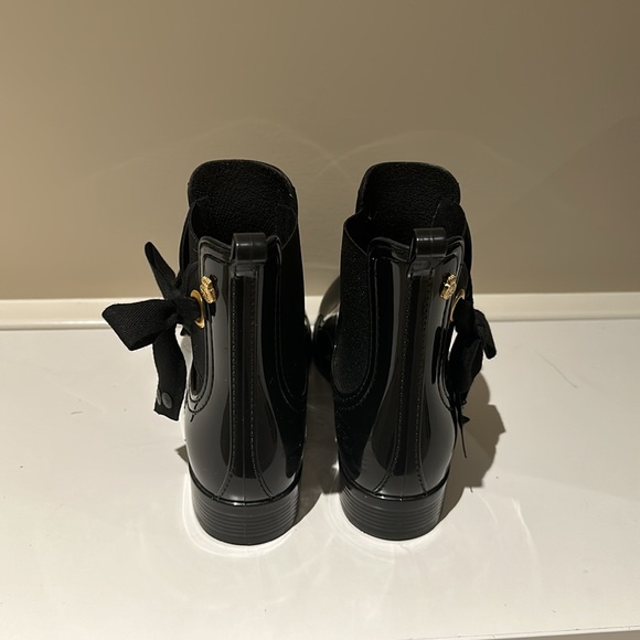Lemon Jelly women’s Black Rubber Rain Boots. - Picture 4 of 8